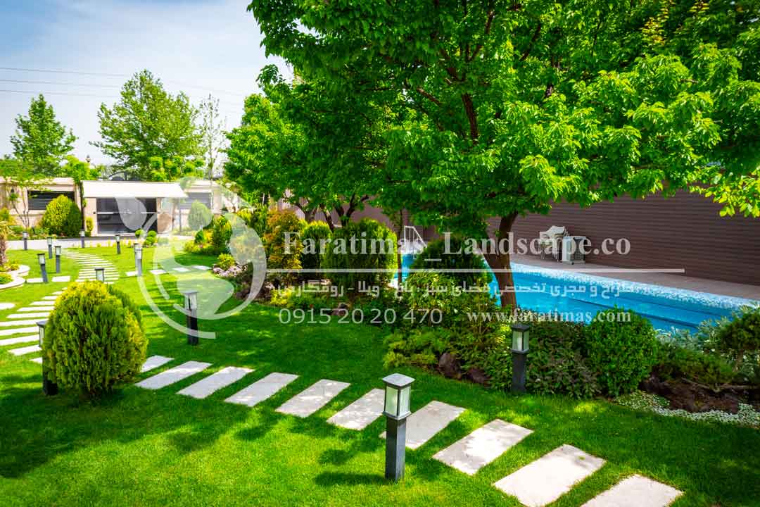 چمن اسپرت / گراویه های سفید / تایل های بتنی / استپ های سنگی / نوارهای جداکننده از جنس پلی اتیلن 